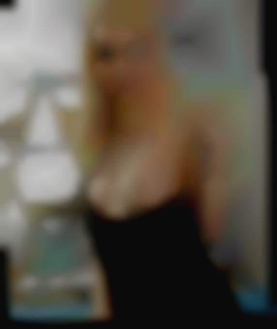 Ssbbw balloon swinger blasting music.